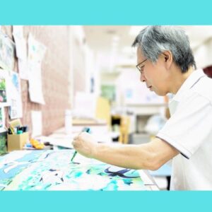 作品を制作する土肥ヨシ