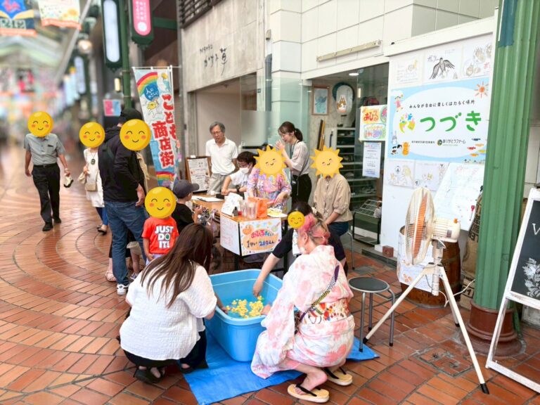 あひるすくいの様子　大活躍だったメンバー・レイチェルと波多野マネージャーも写っている