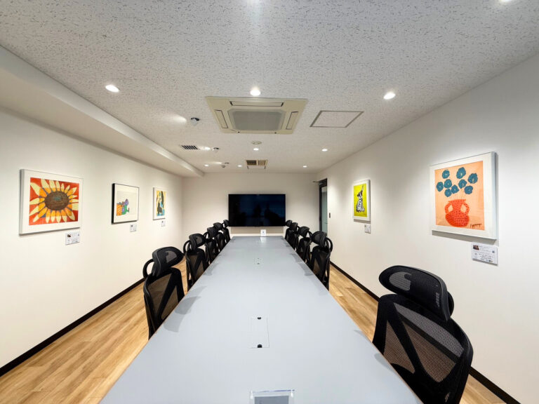 株式会社キャンディル様の新社屋に飾られた今回のコラボ商品５点（壁紙素材のキャンバスアート）