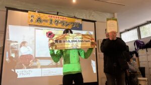 グランプリ副賞2000万ファムを手にしたさきちゃん