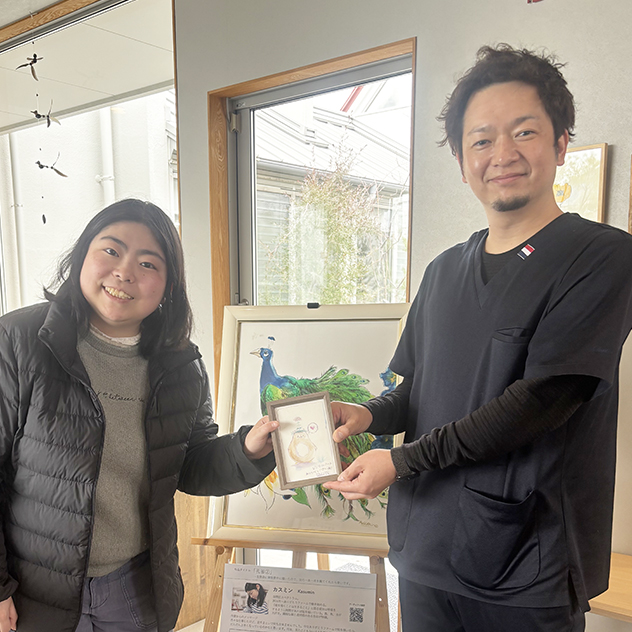 0306_小野内科_カスミン_孔雀②sq