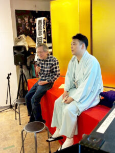 春風亭昇吉様とアーティスト・土肥ヨシの対談のようす②