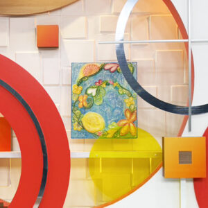 納品したユメサキハルの作品がスタジオに飾られているようす