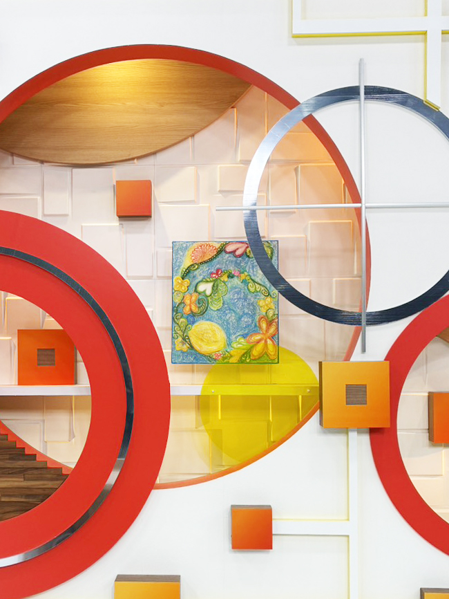 納品したユメサキハルの作品がスタジオに飾られているようす