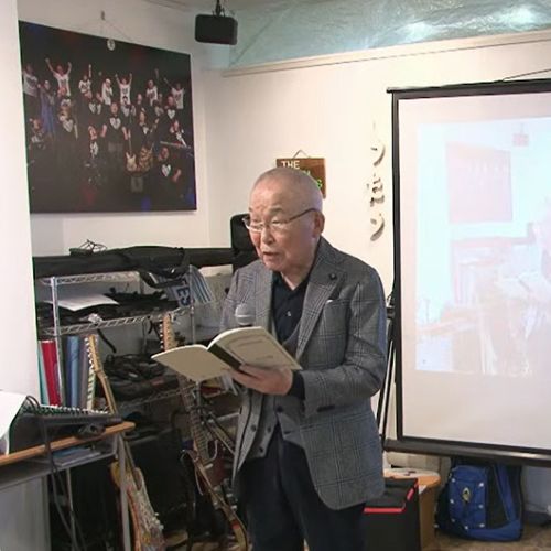 各部署の発表にコメントする山口先生