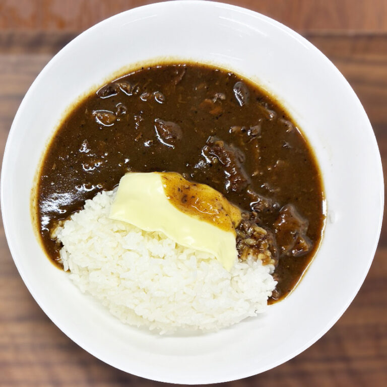 牛すじカレー、チーズトッピング