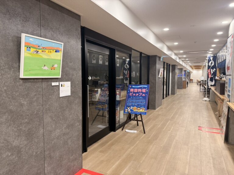 県庁食堂に飾られたアーティスト・岡洋子の作品