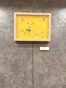 県庁食堂に飾られたアーティスト・岡洋子の作品