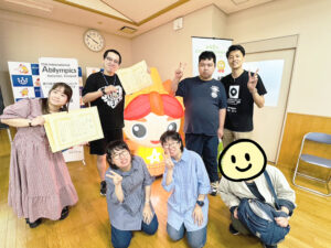 7月4日の集合写真　ろりちゃん、大輔、トガショー、まみ、みほ、みすと、副社長馬場