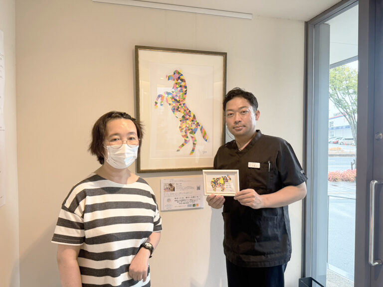 きらり歯科院長とアーティスト・Ayaとうしろのその作品