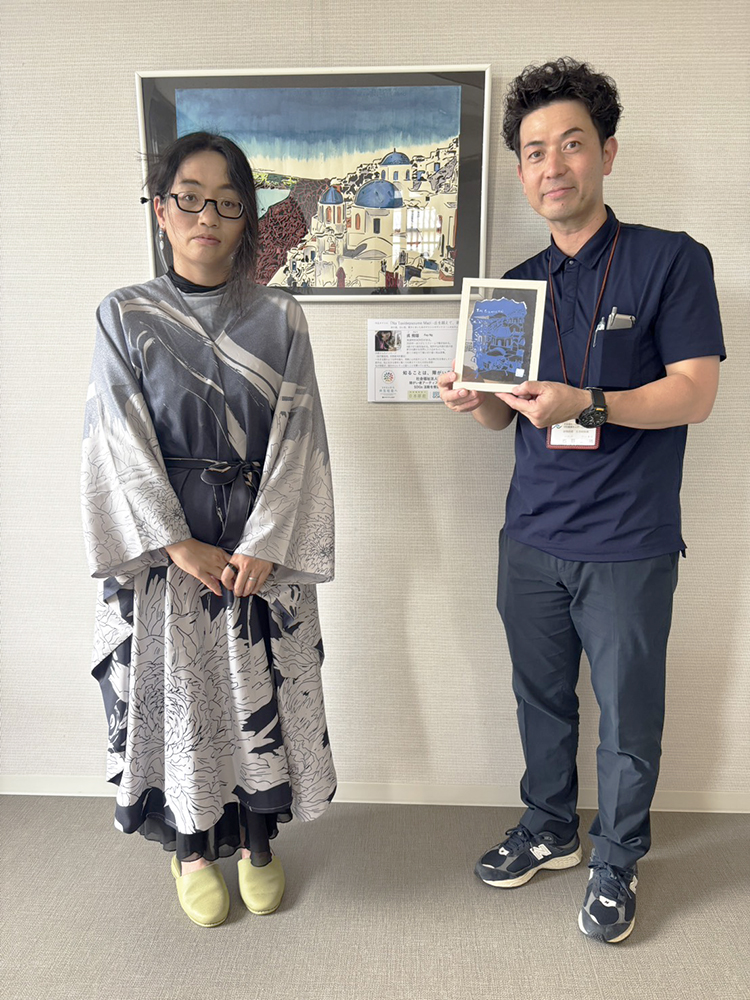 日本原荘の方とアーティスト・呉飛瑶とその作品